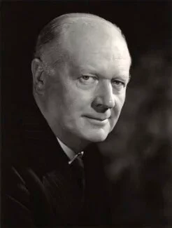 IASC es presentada por Sir Henry Benson