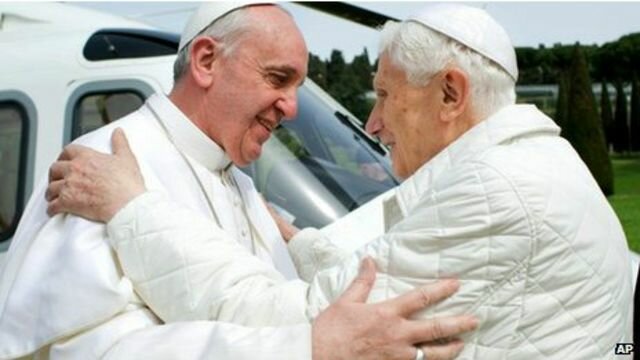 El Papa Benet XVI renuncia al seu càrrec. Francesc I, primer Papa americà