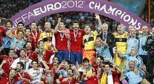 La selecció espanyola guanya la seva tercera Eurocopa de futbol.