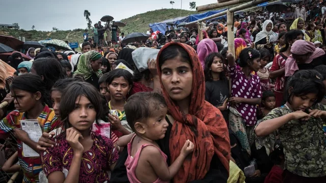 Crisi dels refugiats rohingya a Birmània i Bangladesh.