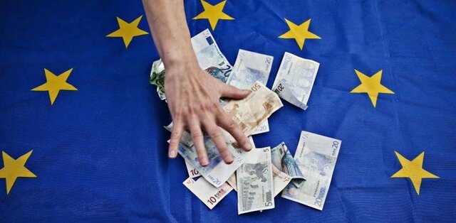 Grècia i Irlanda sol·liciten un rescat europeu per evitar la bancarrota.