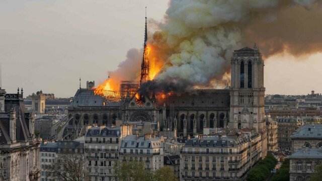 Incendi a la catedral de Notre-Dame de París