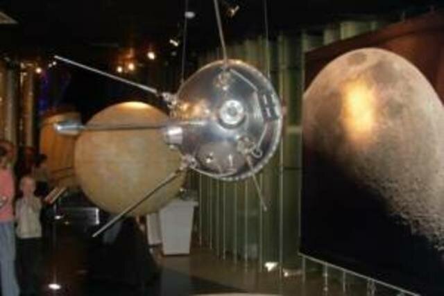 станция «Луна-1» вышла на гелиоцентрическую орбиту