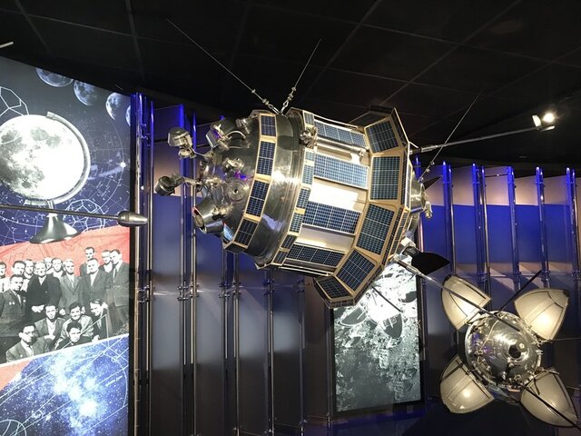 беспилотный облёт Луны автоматической межпланетной станцией с фотографированием её обратной стороны