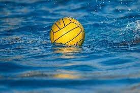Primer partit de waterpolo