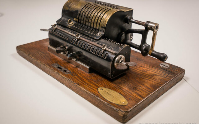 calculadora mecánica de varias operaciones