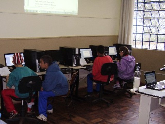 Escola Profª Ezilda Amaral