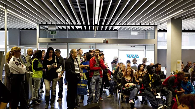 La taxa d'atur supera el 25% a Espanya