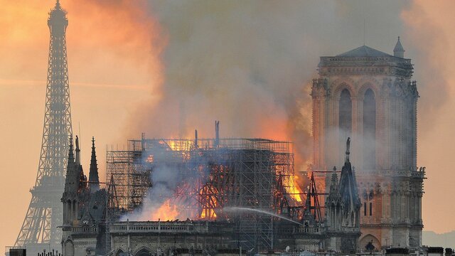 Incendi a la catedral de Notre-Dame de París