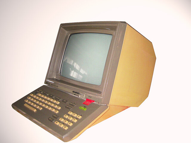 le tout premier ordinateur (minitel)