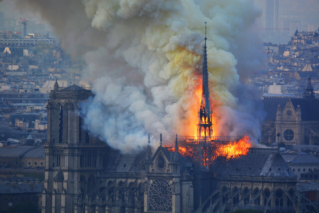 FET CULTURAL: INCENDI A NOTRE DAME