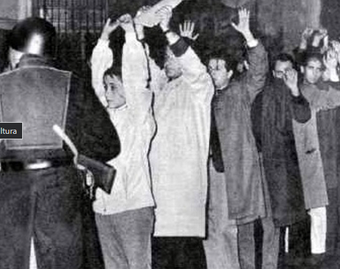 La noche de los bastones largos