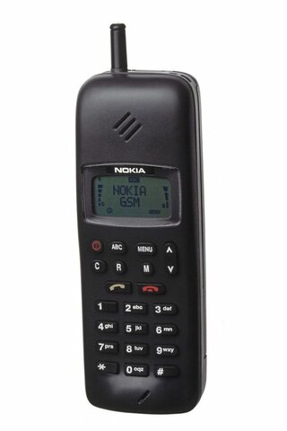 1992: Nokia phone 1011