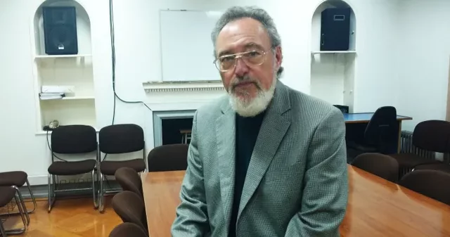 Michael Apple (1942 – Presente)