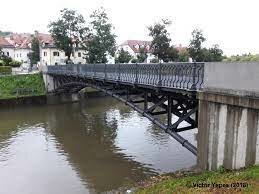 Construcción inglesa de canales para las regiones carboníferas, promovidas algunas de ellas por el duque de Bridge Water y dirigidas por James Brindley, que además dejaron escuela y gran experiencia a los sucesivos ingenieros