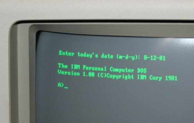 Lanzamiento del Sistema Operativo PC DOS 1.0