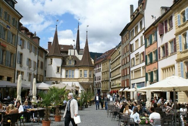 Diviene titolare di diverse cattedre