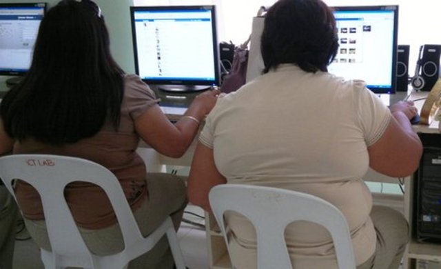 "Adolescent weight gain and social networks: is there a contagion effect?&nbsp;"