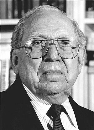 ARTURO USLAR PIETRI (1906-2001) Personaje del Humanismo Democratico