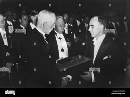 PREMIO NOBEL DE FRIEDMAN 1975