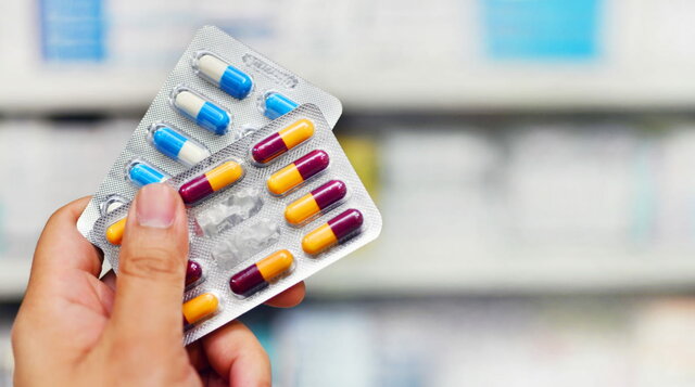 ANTIBIOTICOS Y ANTIVIRALES