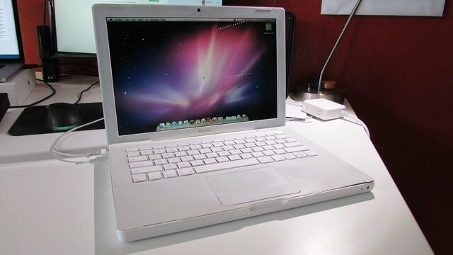 Mac Book