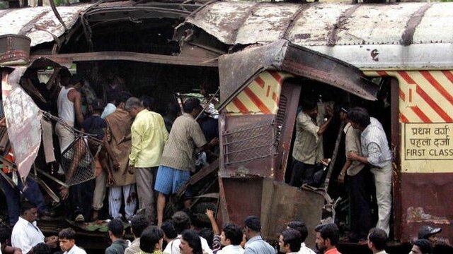 Mumbai train bombings leave 209 dead