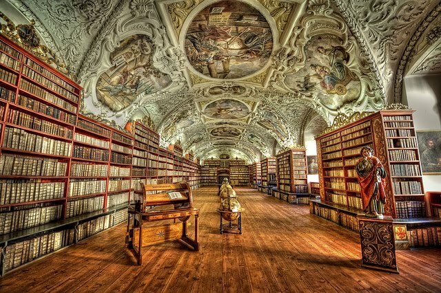 PRIMERAS BIBLIOTECAS