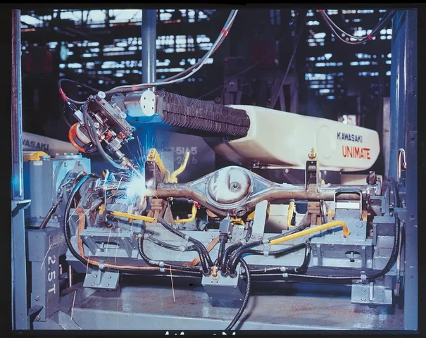 Primer Robot Industrial hecho por Japón