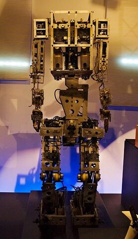 Primer Roboto Antropomórfico