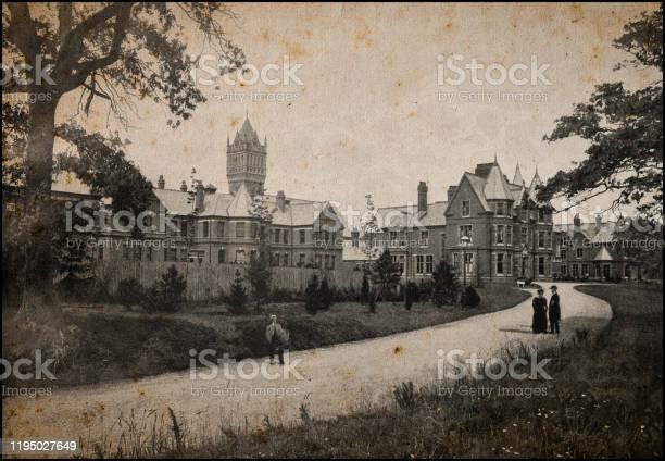 Manicomios Y Hospitales Siglo XV