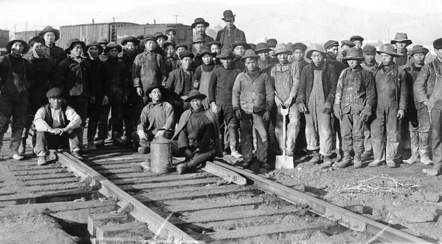 chines imigrating to america and working on railroad 1880