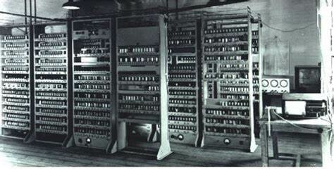 NACE PRIMERA COMPUTADORA ELECTROMAGNETICA