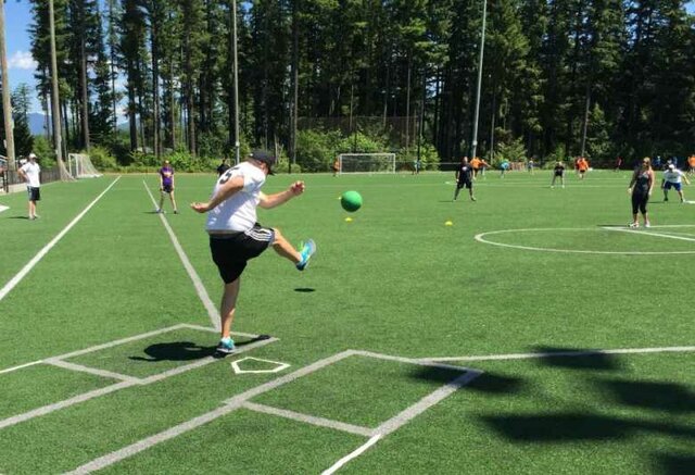 nacimiento del kickball