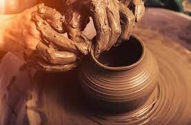 rueda de alfarero, arado y vela