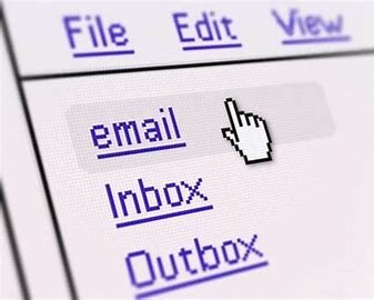 Era del microprocesador; primer programa para enviar correo electrónico.