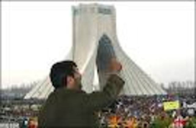 Ayatollah khomeini comes to power in iran