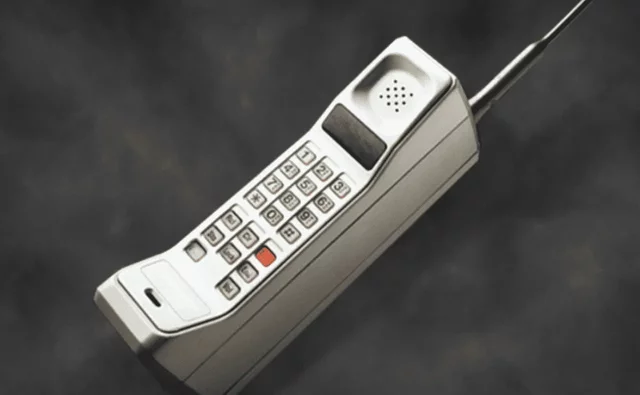 Primer telefono movil
