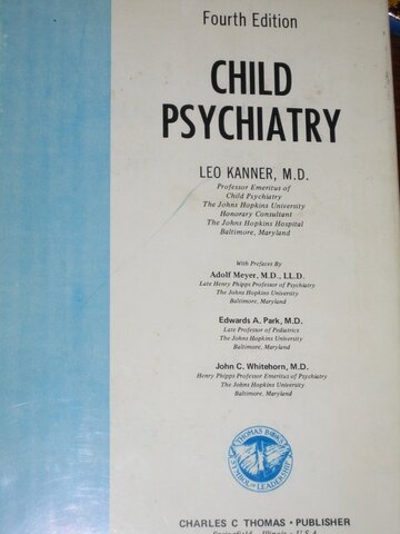 Kanner, primer médico reconocido como psiquiatra infantil en los Estados Unidos a cuyo libro Psiquiatría Infantil (Child Psychiatry) se le atribuye la introducción de la especialidad y el término al mundo angloparlante.