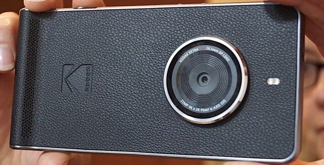 Kodak Ektra con camera-first,