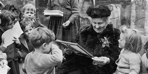 Énfasis de la educación temprana por Maria Montessori