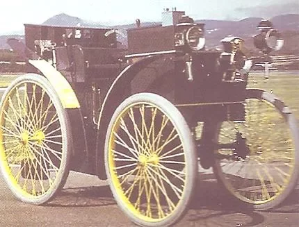 Aparición de neumáticos de goma y cuero