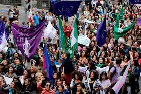 las dos veces que decidí no adaptarme a la conversación que se estaba dando ni a la situación, y con tranquilidad y amabilidad pero firme, y me paré de la mesa, 2022 la segunda