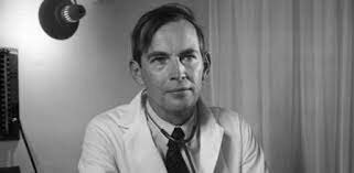1967      El cardiocirujano Dr. Christiaan Barnard realiza el primer trasplante de corazón humano.