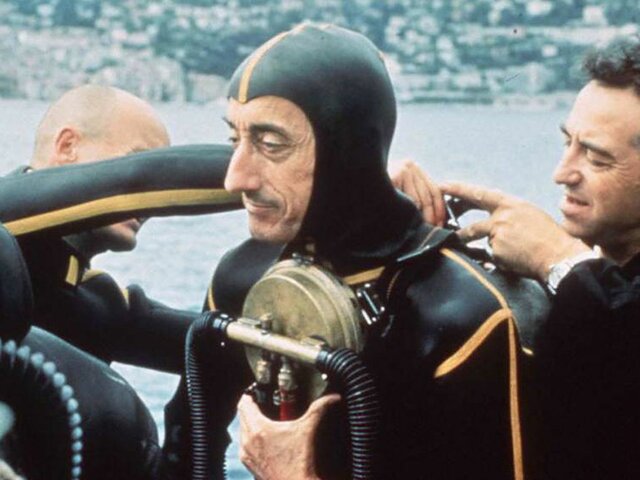 Inicio de las investigaciones de Jacques Cousteau, gran explorador y oceanógrafo.