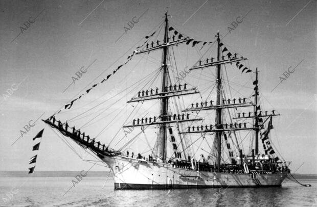 Inicio de la expedición del barco científico Galathea llevada a cabo por los daneses con el objetico de capturar organismos en la hendidura del fondo oceánico.