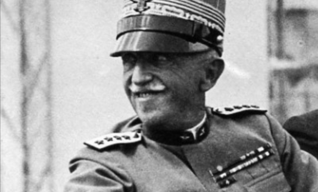 Sale al trono Vittorio emanuele III