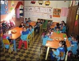 Se reestructuran los planes y y programas para educación normal y jardines de niños.