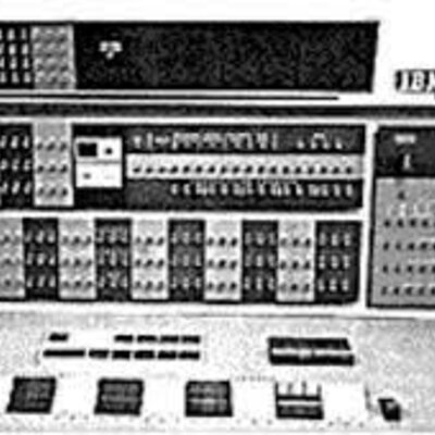 Timeline: CTSS, que significa Compatible Time-Sharing System (Sistema de Tiempo Compartido Compatible), fue uno de los primeros sistemas operativos de tiempo compartido; fue desarrollado en el Centro de Computación del MIT.