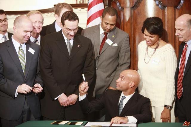Mayor Fenty signs marriage bill in D.C.